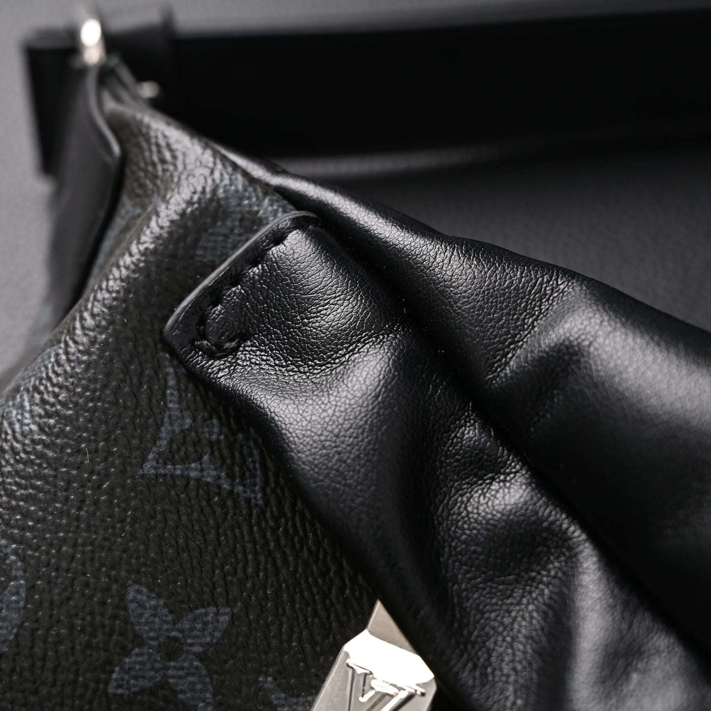 Louis Vuitton Discovery Bumbag – Monogram Eclipse