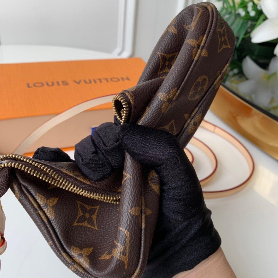 Louis Vuitton POCHETTE ACCESSOIRES