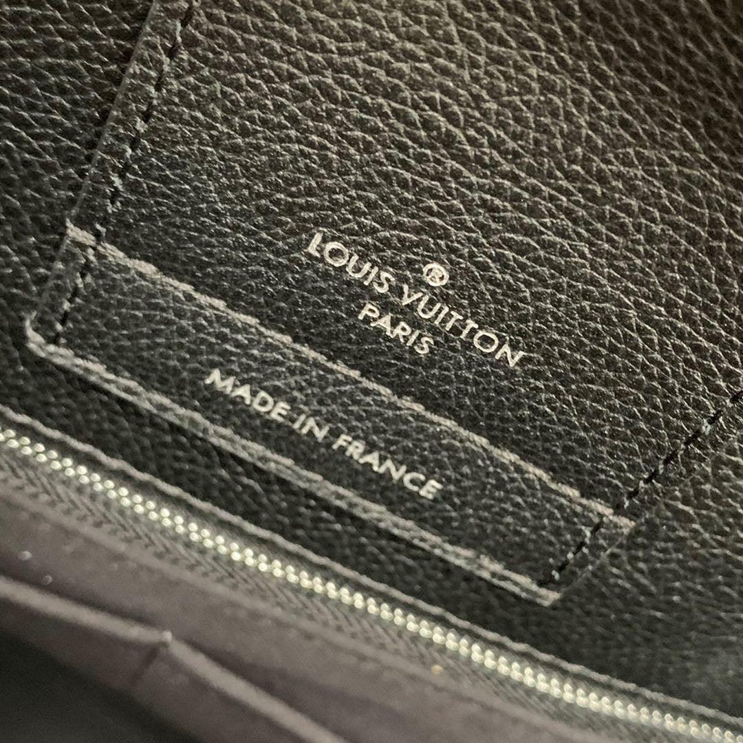 Louis Vuitton LOCKME DAY BAG