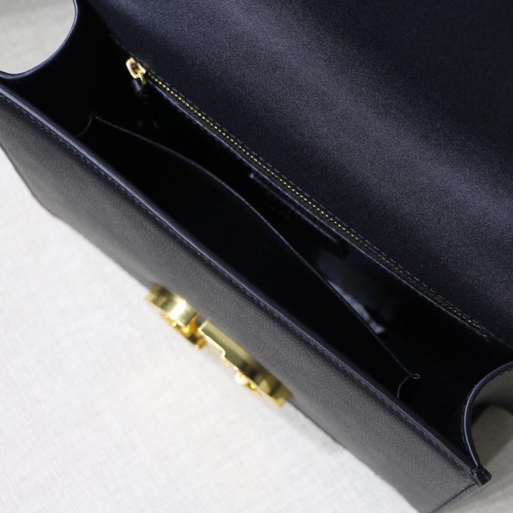 Dior 30 Montaigne Pouch