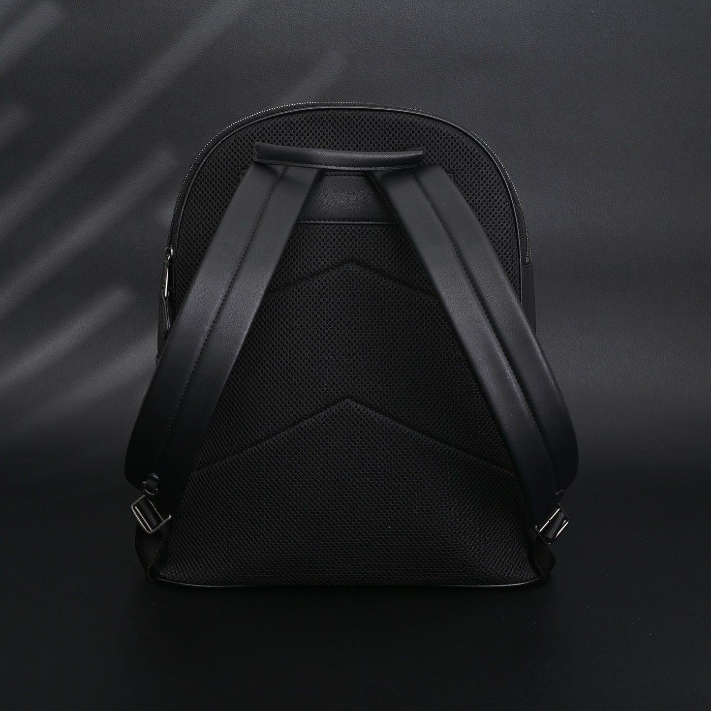 Coach West Backpack – Signature Canvas in Black/Grey