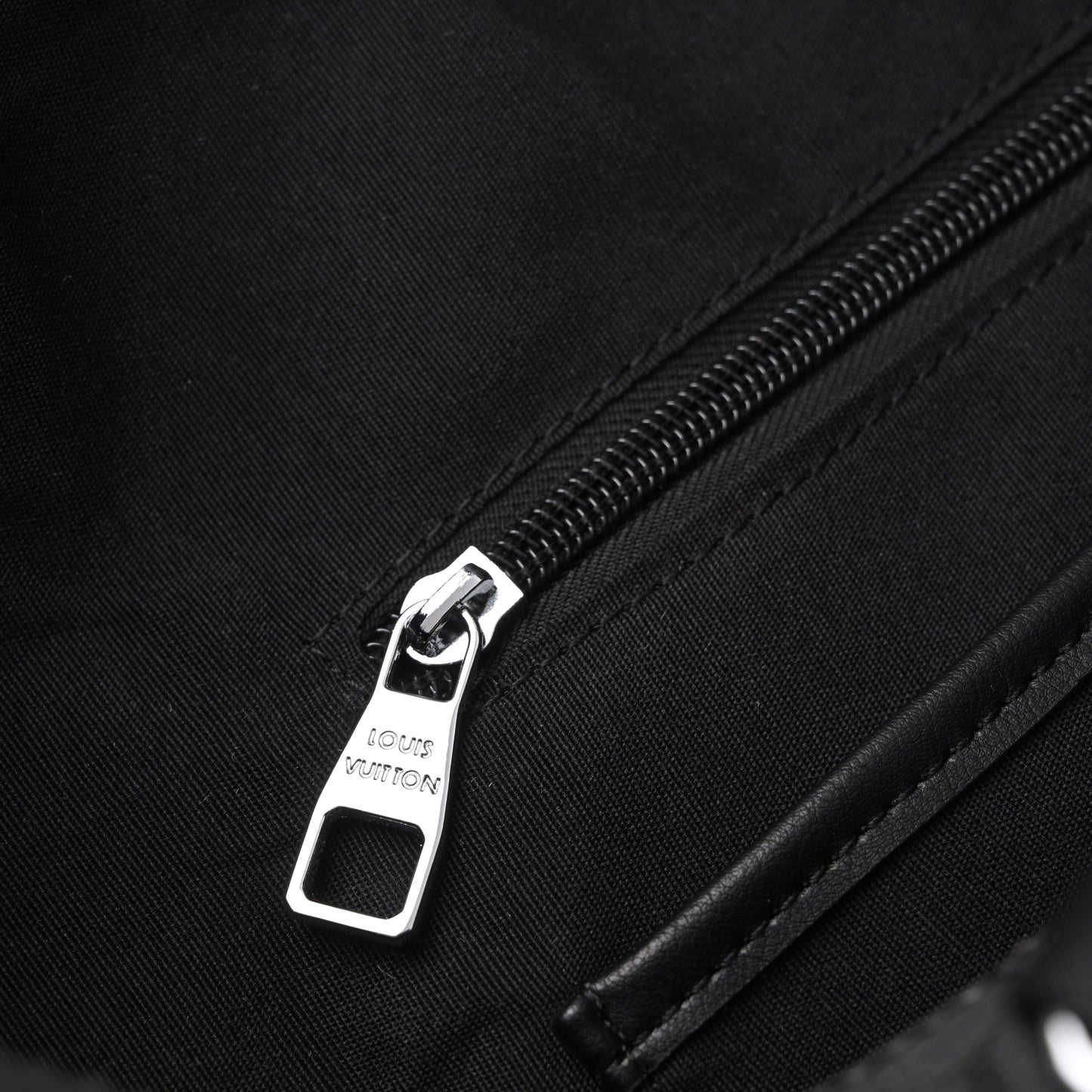 Louis Vuitton Keepall Bandoulière 45 Monogram Eclipse