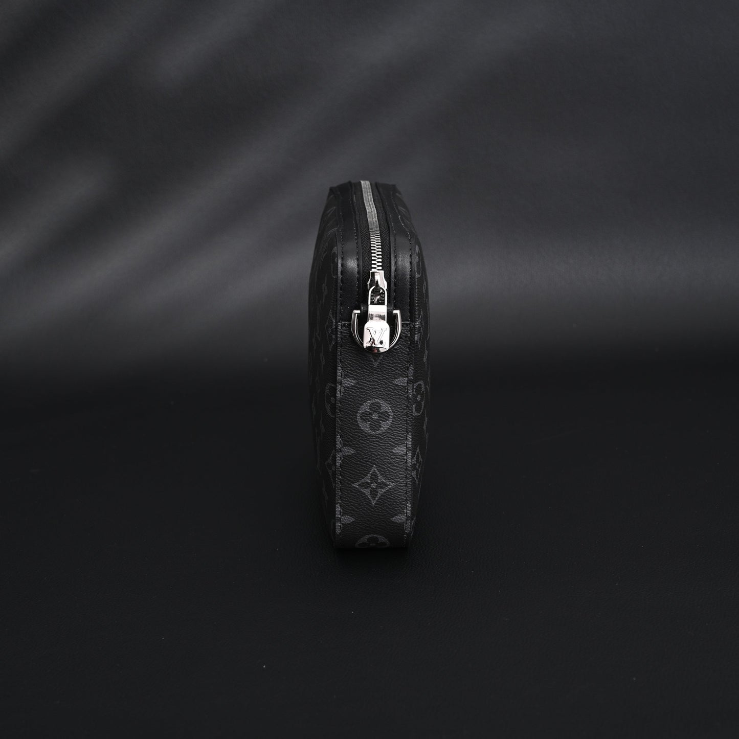 Louis Vuitton Discovery Pochette MM – Monogram Eclipse