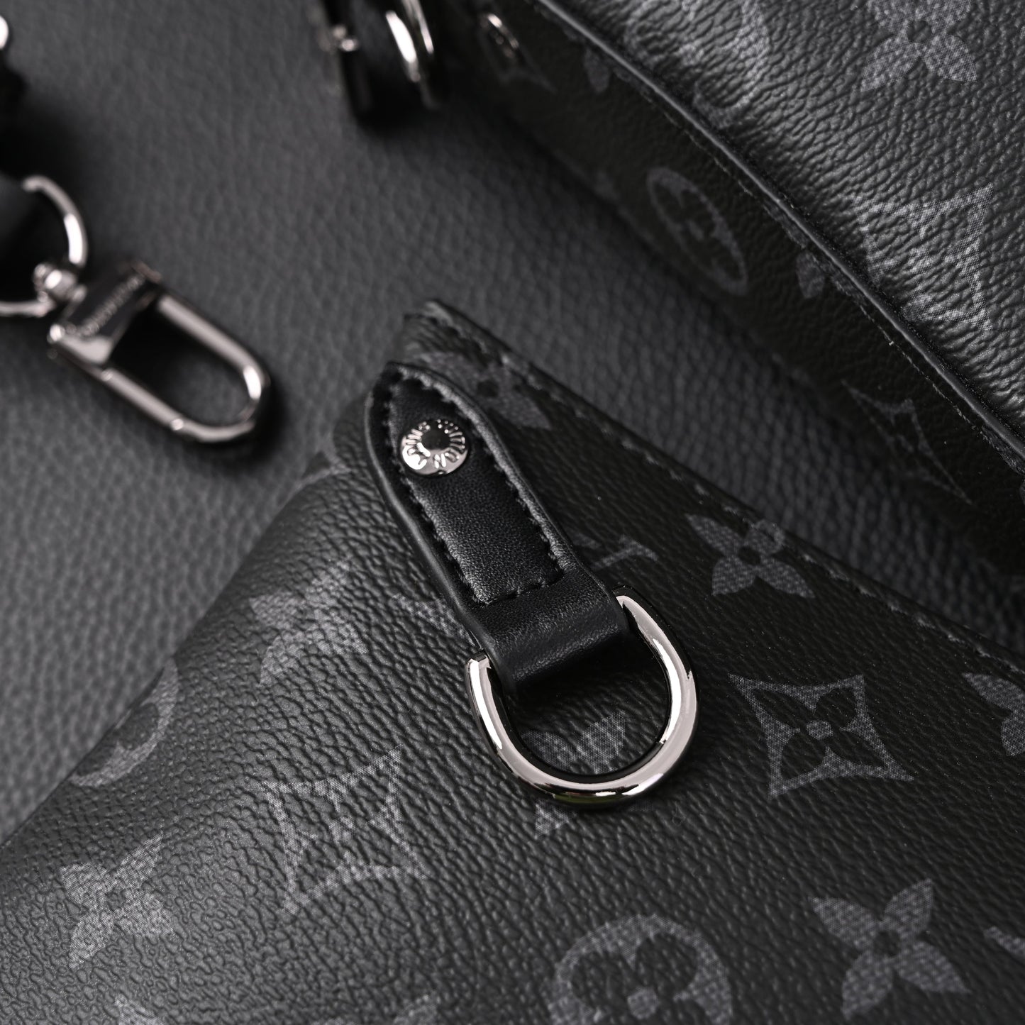 Louis Vuitton Discovery Pochette MM – Monogram Eclipse