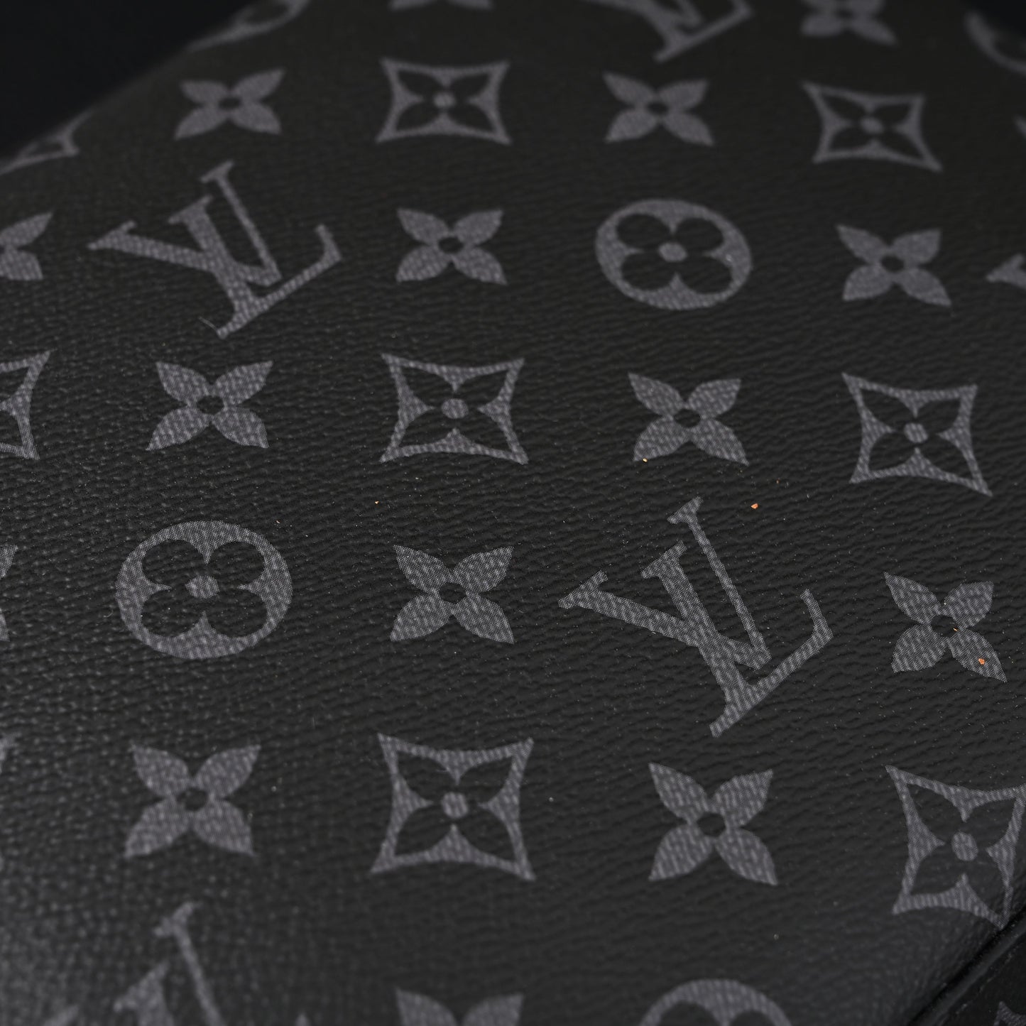 Louis Vuitton Discovery Pochette MM – Monogram Eclipse