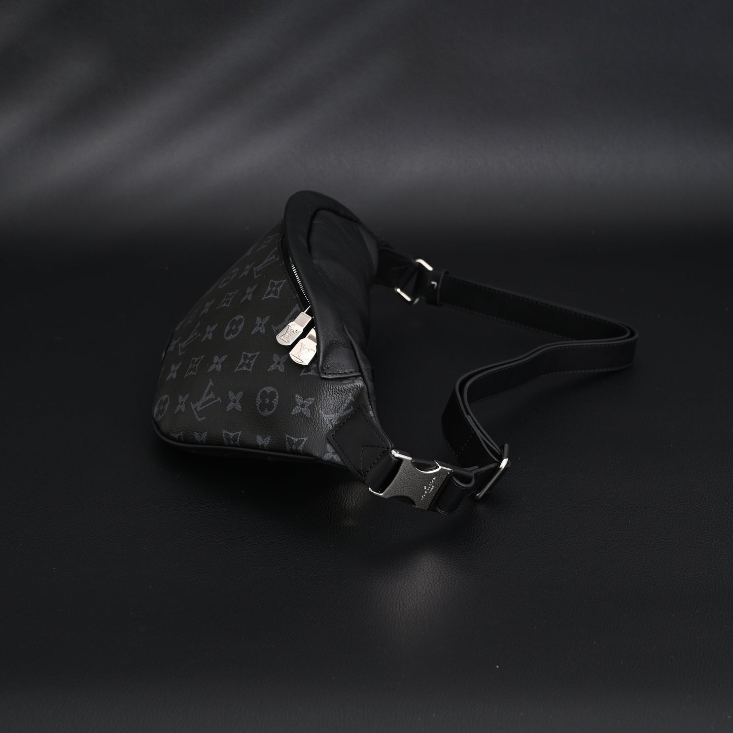 Louis Vuitton Discovery Bumbag – Monogram Eclipse