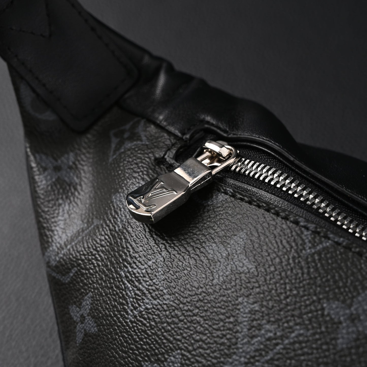 Louis Vuitton Discovery Bumbag – Monogram Eclipse