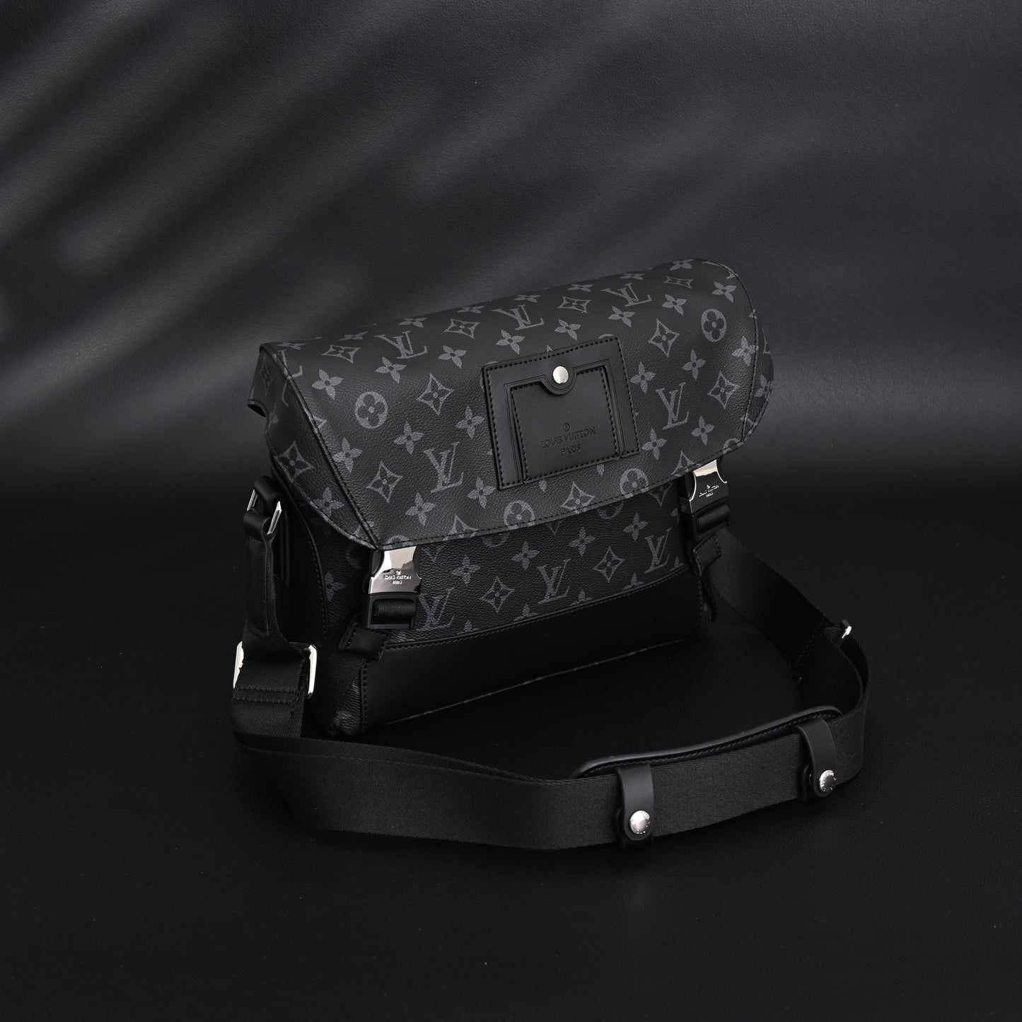 Louis Vuitton Messenger Bag – Monogram Eclipse Canvas