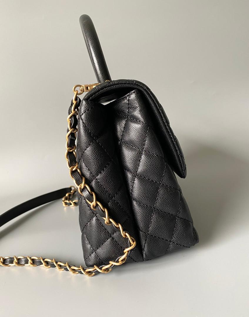 Chanel medium flap Bag black With Coco Handle