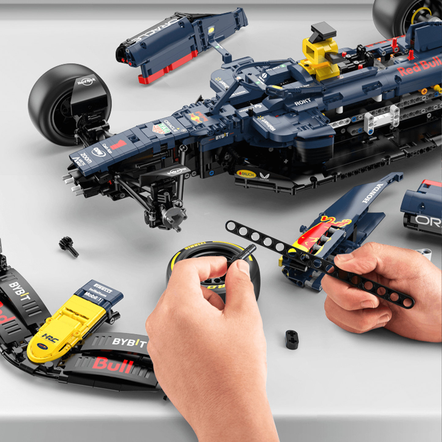 The Ultimate Oracle Red Bull Racing 2463pcs