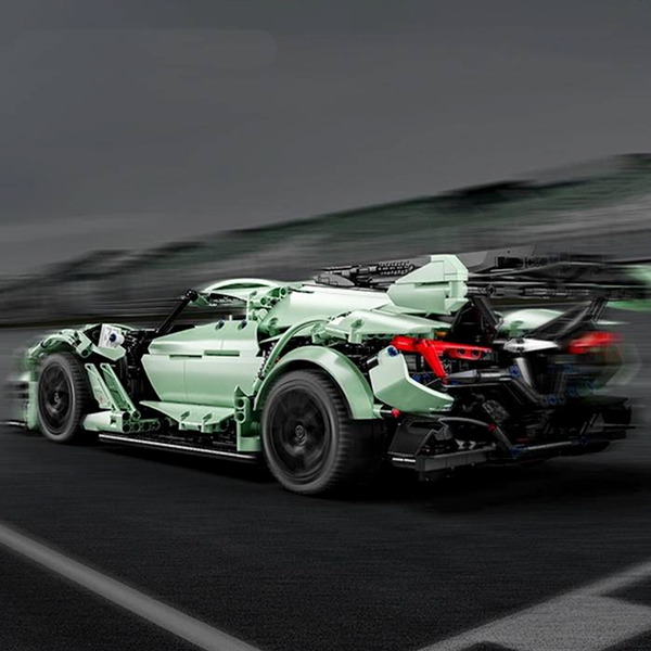 The "Intense Emotion" Hypercar 2815pcs